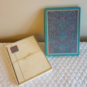 New / Sealed Vtg Hallmark box of stationery – decorated sheets, plain sheets, en